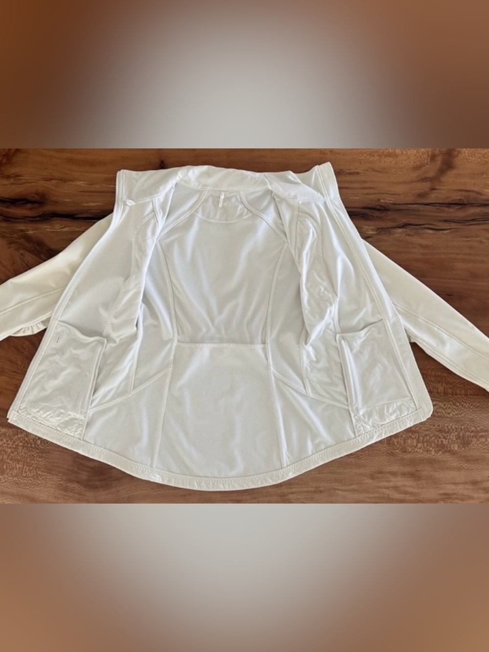 Lululemon Wind Runner Softshell Jacket Ruffle Detailing White | Size: 6 - Picture 13 of 16
